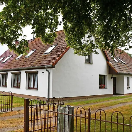 Schoene Mit Terrasse