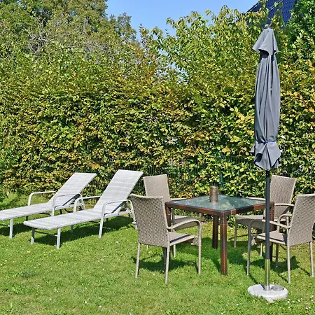 Schoene Mit Terrasse